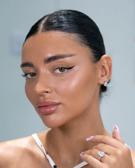 Refined facial contours illustrating face lift results at Tinkermoon Clinic Dubai