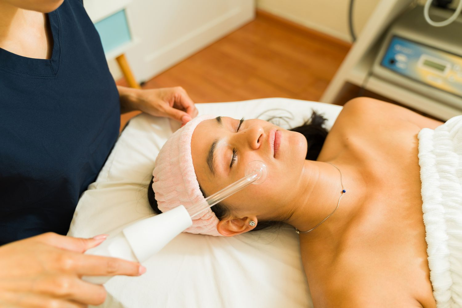 كيف يعمل إجراء HydraFacial؟