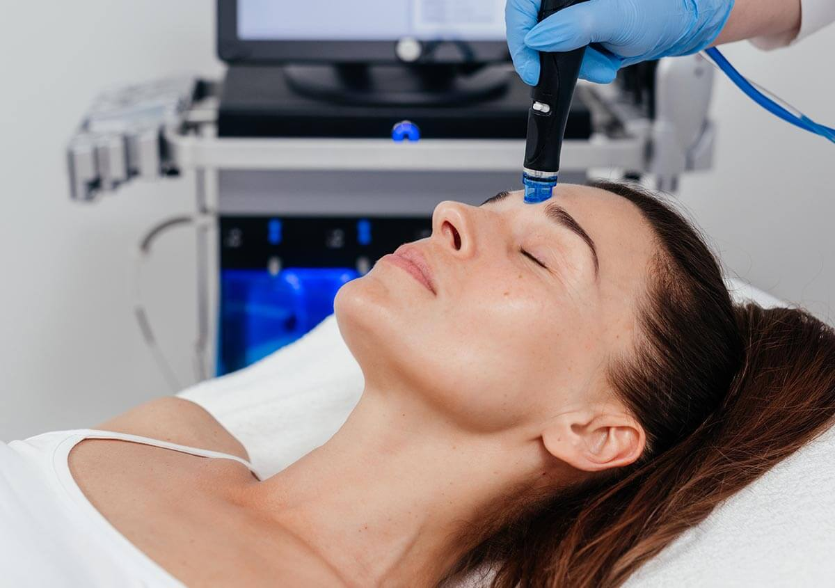 لماذا تختار Tinkermoon Clinic لـ HydraFacial في دبي؟