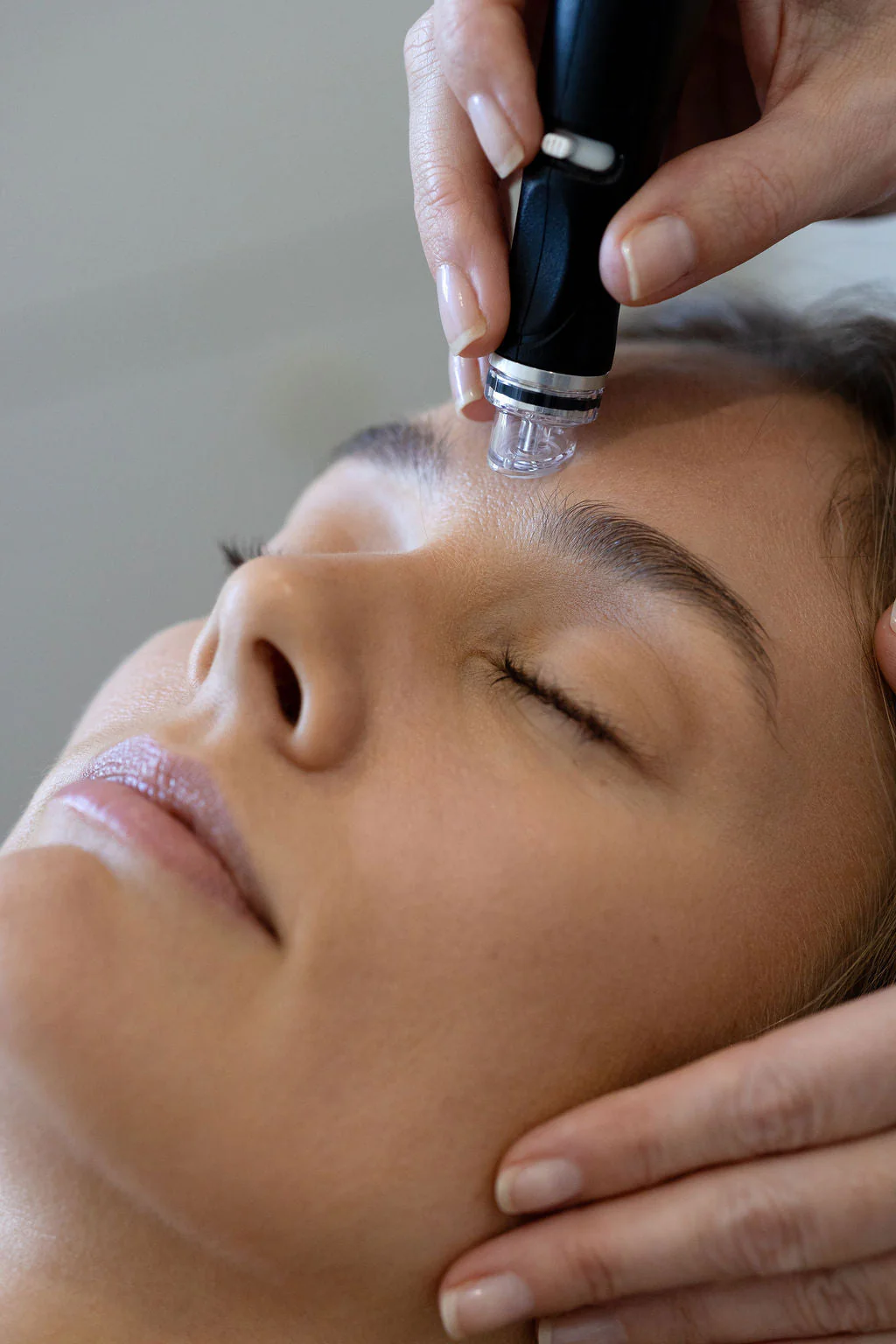 تكلفة HydraFacial في دبي: